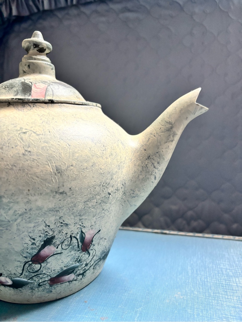 Vintage teapot with strainer . - Picture 4 of 12
